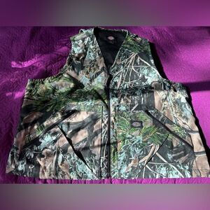 Wayne Carlton 2X hunting vest with build in back pack- many pockets !